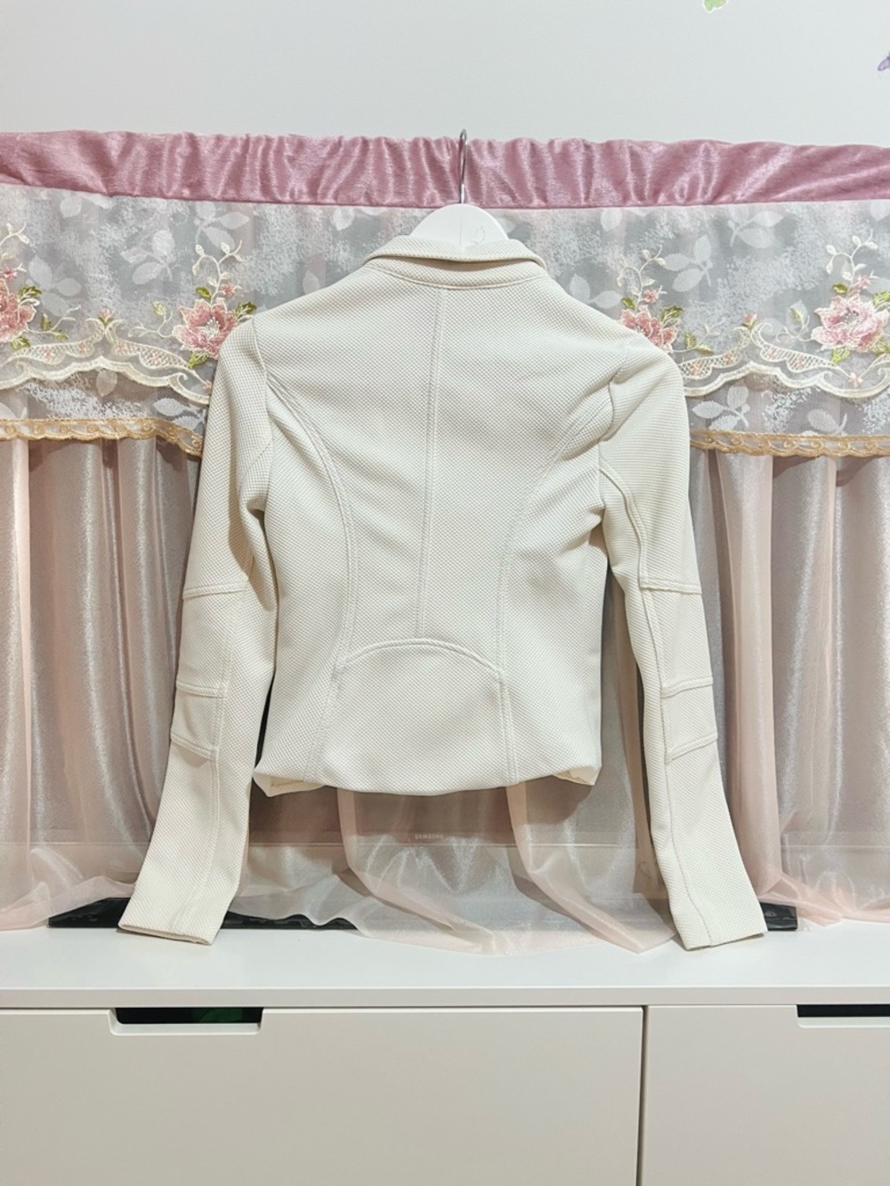 Express Off White Textured Motorcycle Zip Up Cropped Jacket - Picture 2 of 4